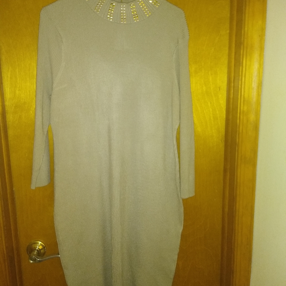 Dress - Picture 3 of 4